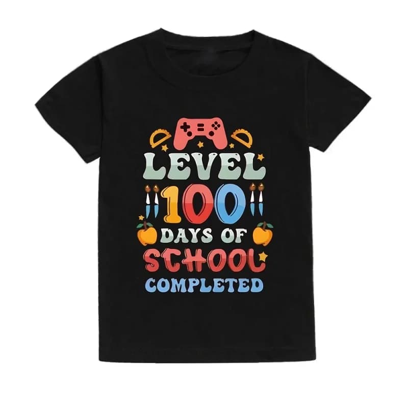 Maglietta per Bambini '100 Giorni di Scuola Finiti' - T-Shirt a Maniche Corte con Collo Rotondo, Miglior Regalo per Bambini, Abbigliamento Estivo 2026