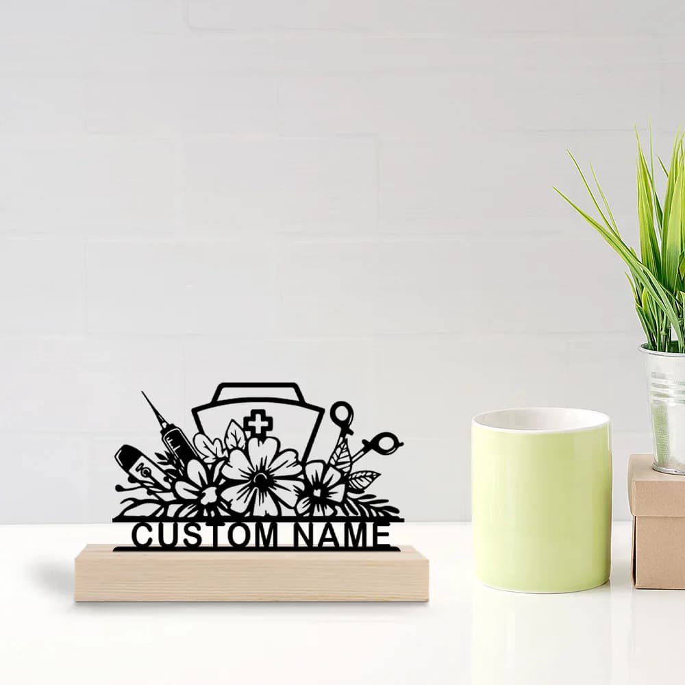 1pc Interesting Metal Desktop Decoration Customizable Name Equipped with Wooden Base Art Decoration, Desktop Decoration