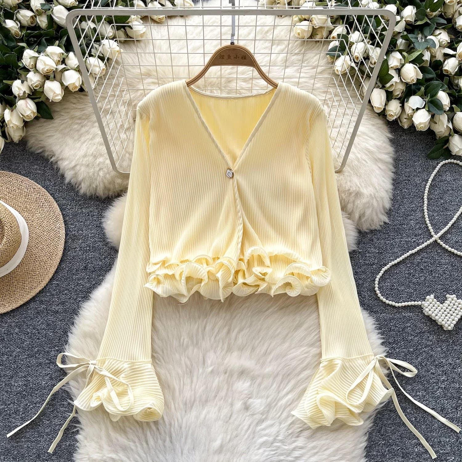 Nozioni di base Manica lunga svasata Casual Scollo a V Chic Fasciatura a pieghe Sottile Bottone singolo Top Francese Streetwear High Street Abbigliamento autunnale