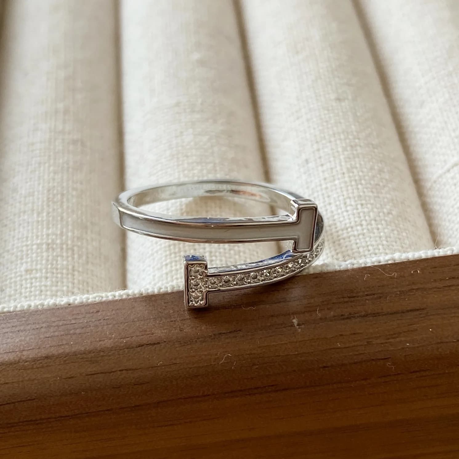 Anello di Lusso da Donna con Lettera in Diamanti e Smalto a Goccia - Anello Aperto Regolabile di Alta Gamma, Stile Lusso Discreto