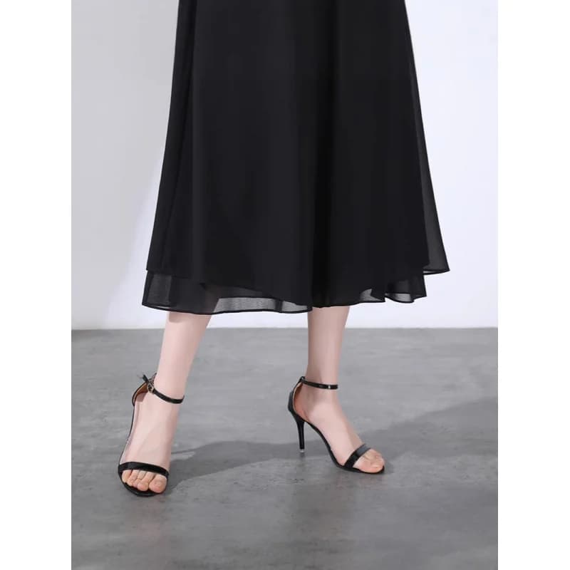 Pantaloni bianchi traspiranti a gamba larga da donna, pantaloni estivi con gonna ampia e sottile con effetto drappeggiato, pantaloni capri dimagranti a vita alta