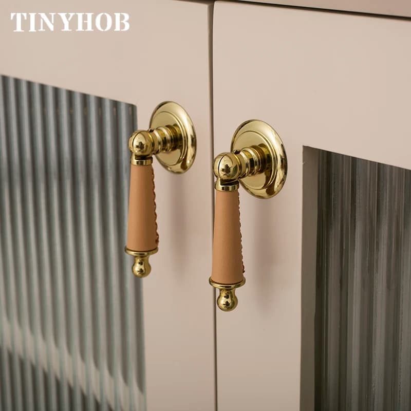 Maniglie per armadietti da cucina in pelle + ottone massiccio Manopole e maniglie per porte dell'armadio Ferramenta per mobili con cassettiera dorata brillante