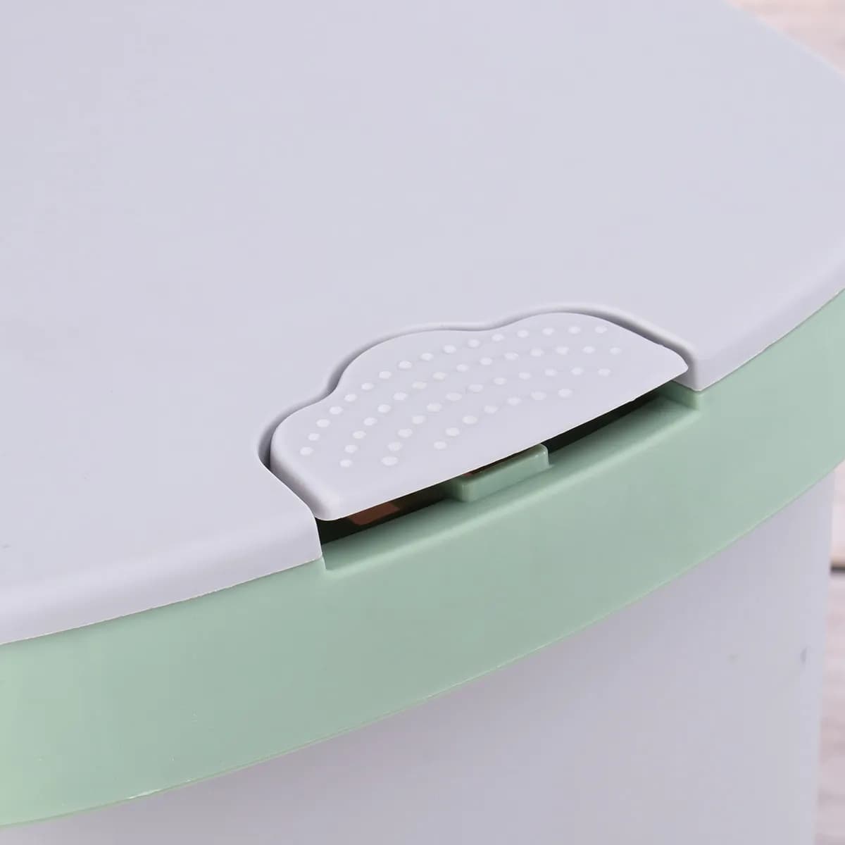 1Pcs Flip Lid Trash Can Large Capacity Light Green Silent Closing Push Button Pedal Opening Plastic Garbage Can Kitchen Living