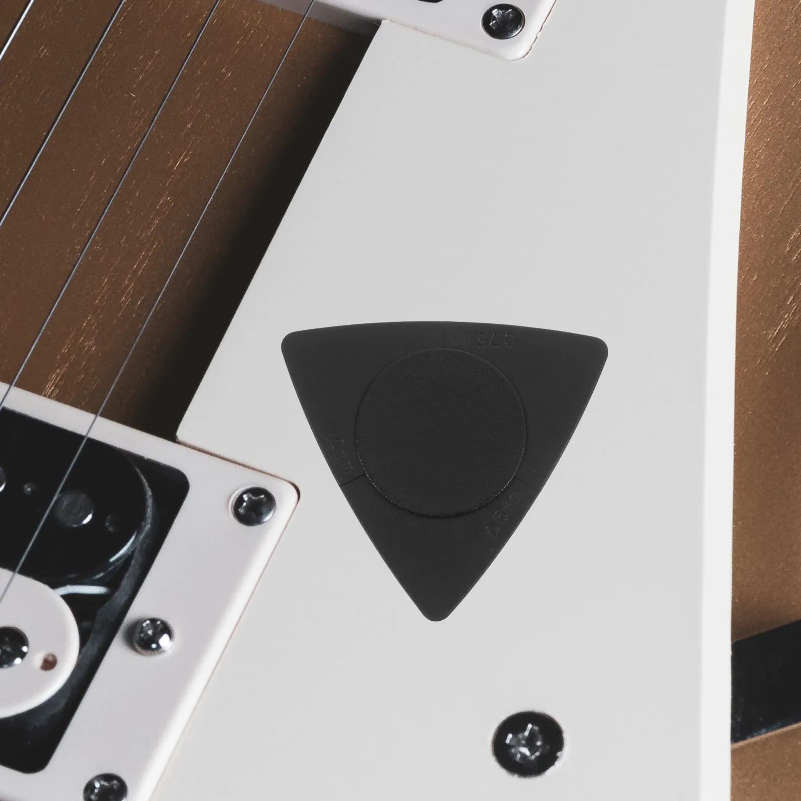 20 Pezzi Plettri per Chitarra Folk Triangolari Neri in ABS Antiscivolo, Accessori per Chitarra con Superficie Liscia, Strumento Musicale Professionale