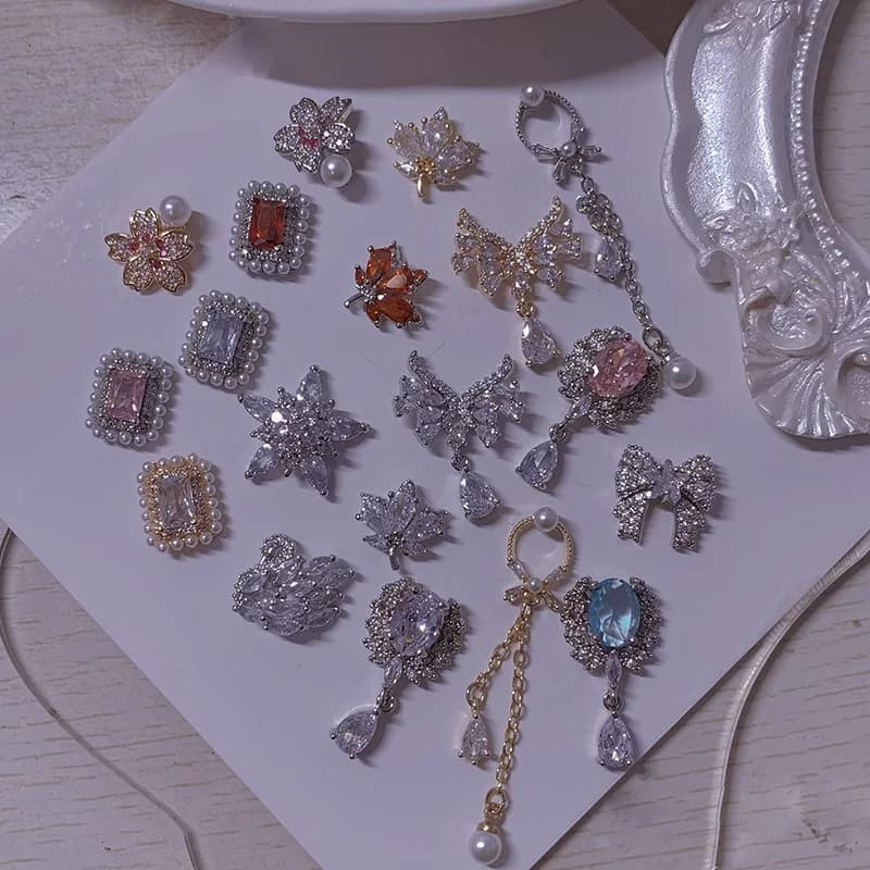 5 pz nuovo stile di lusso manicure zircone chiodo diamante gioielli decorazione del chiodo rame intarsiato zirconio placcato oro ciondolo zircone