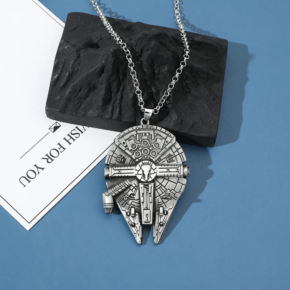 Collana con Ciondolo Vintage a Forma di Astronave in Metallo, Accessorio Gioiello Punk di Tendenza per Cosplay, Idea Regalo per Appassionati di Cinema