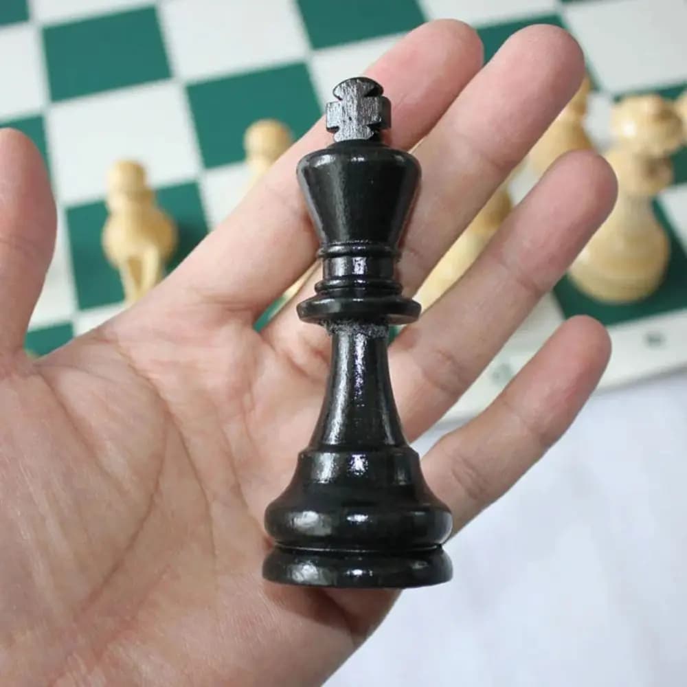 Set di Scacchi Internazionali Bianco e Nero da 32 Pezzi, Gioco Educativo Raffinato per Migliorare l'Intelligenza
