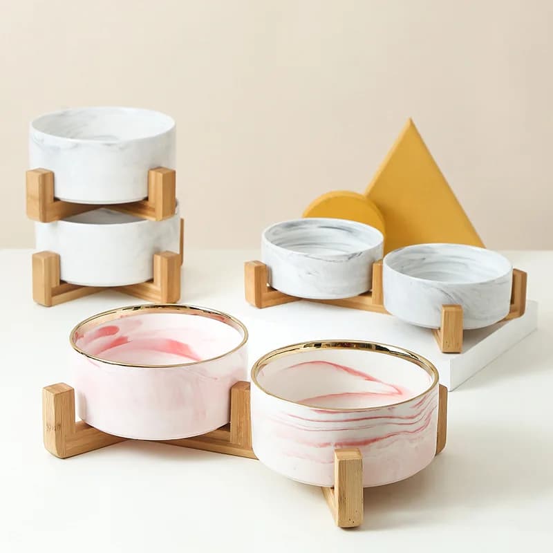 Set di Ciotole per Animali in Ceramica di Lusso con Finiture in Marmo e Oro, Supporto in Legno, Doppia Ciotola per Cibo e Acqua, Alimentatore Rialzato Anti-Sforzo Cervicale