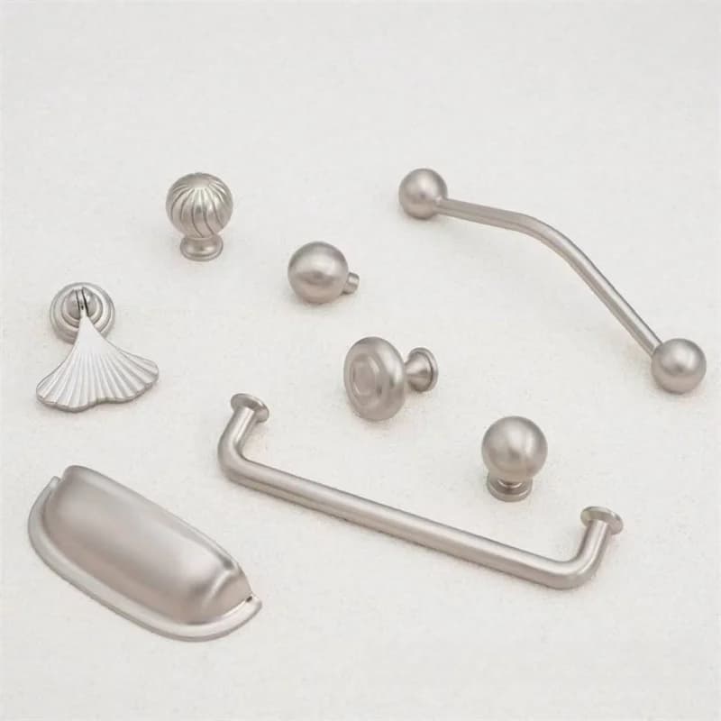 Maniglie per porte dell'armadio spazzolate argento opaco francese Maniglia per armadio Maniglia per scarpe da cucina con foro singolo Chorme