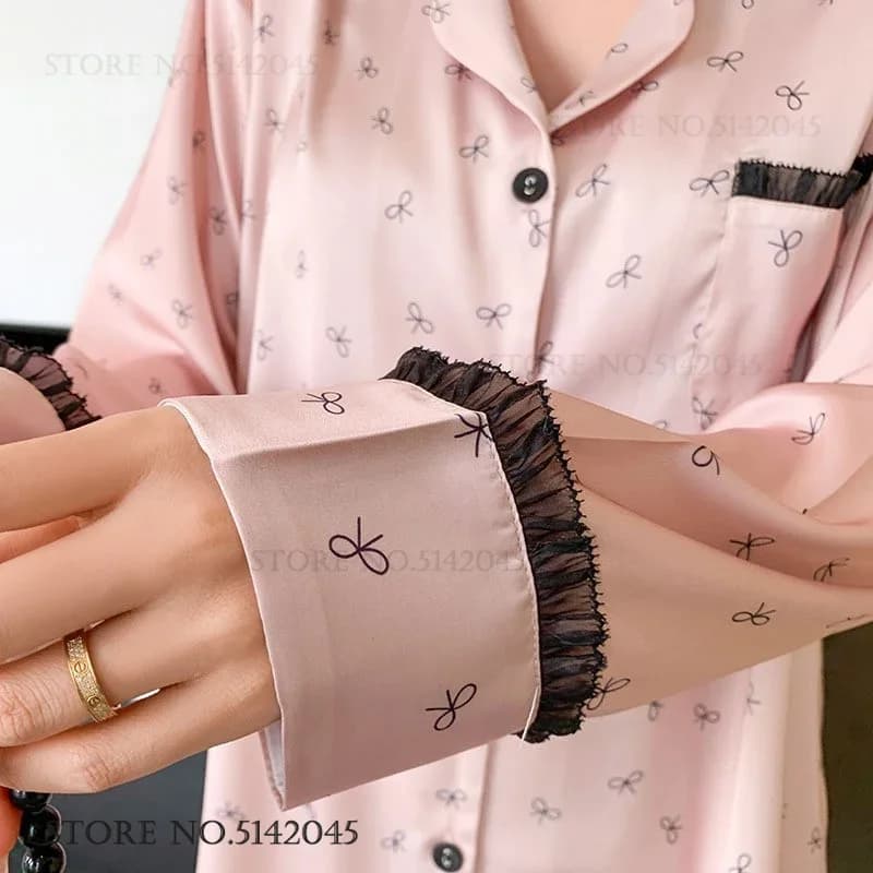 Pigiama in Seta Rosa per Donne, Nuovo Completo Primaverile e Autunnale con Maniche Lunghe e Pantaloni, Stampa con Fiocco, Abbigliamento da Notte e da Casa Comodo