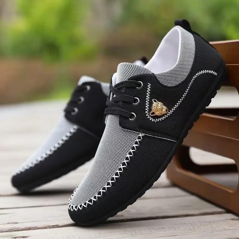 Scarpe basse casual di tendenza da uomo Scarpe da uomo comode e traspiranti Mocassini di marca di lusso Scarpe da ginnastica da uomo leggere con decorazione in metallo