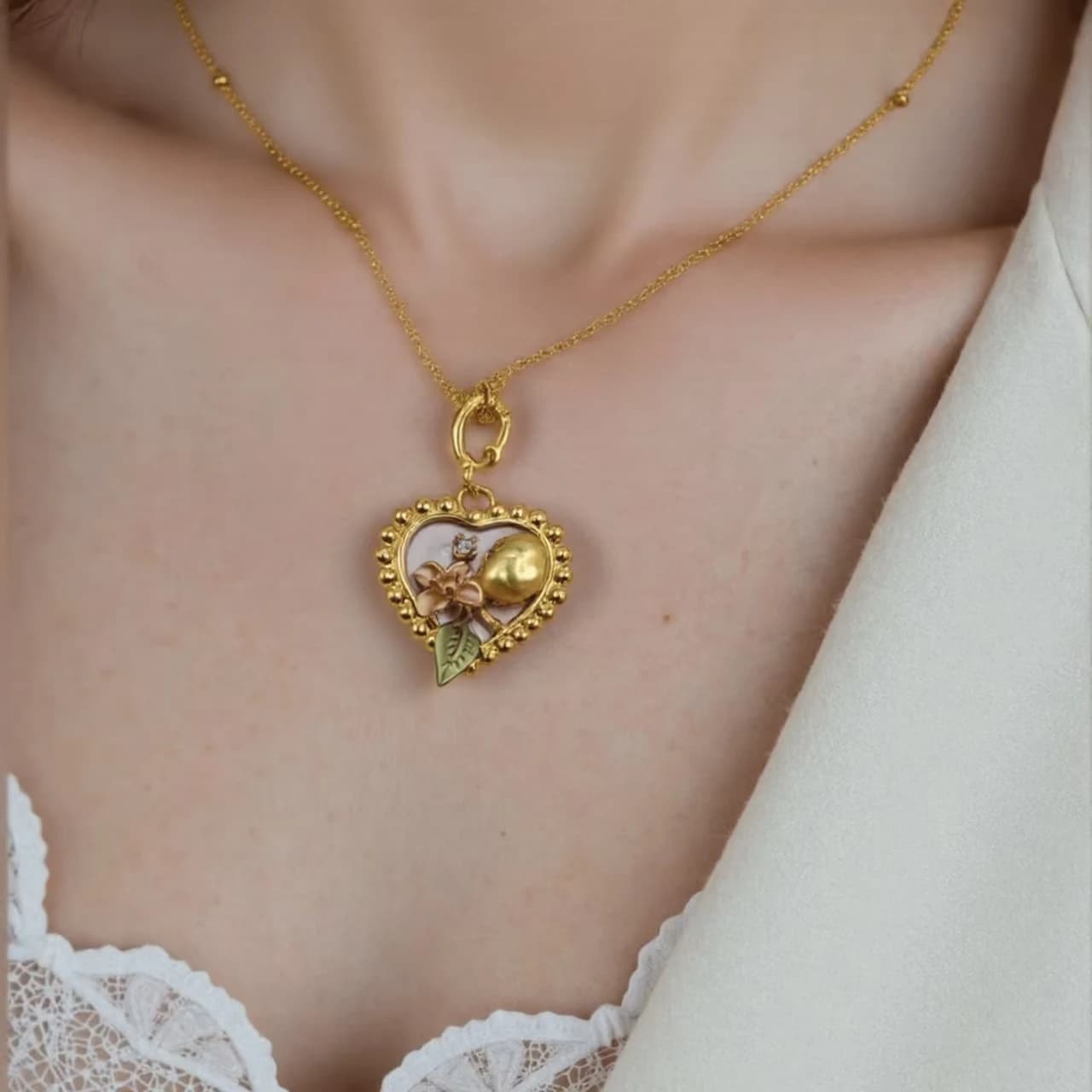 Collana Ipoallergenica Placcata Oro 18K – Perla Barocca con Smalto, Ideale per Feste e Vacanze, un Elegante Regalo per le Feste