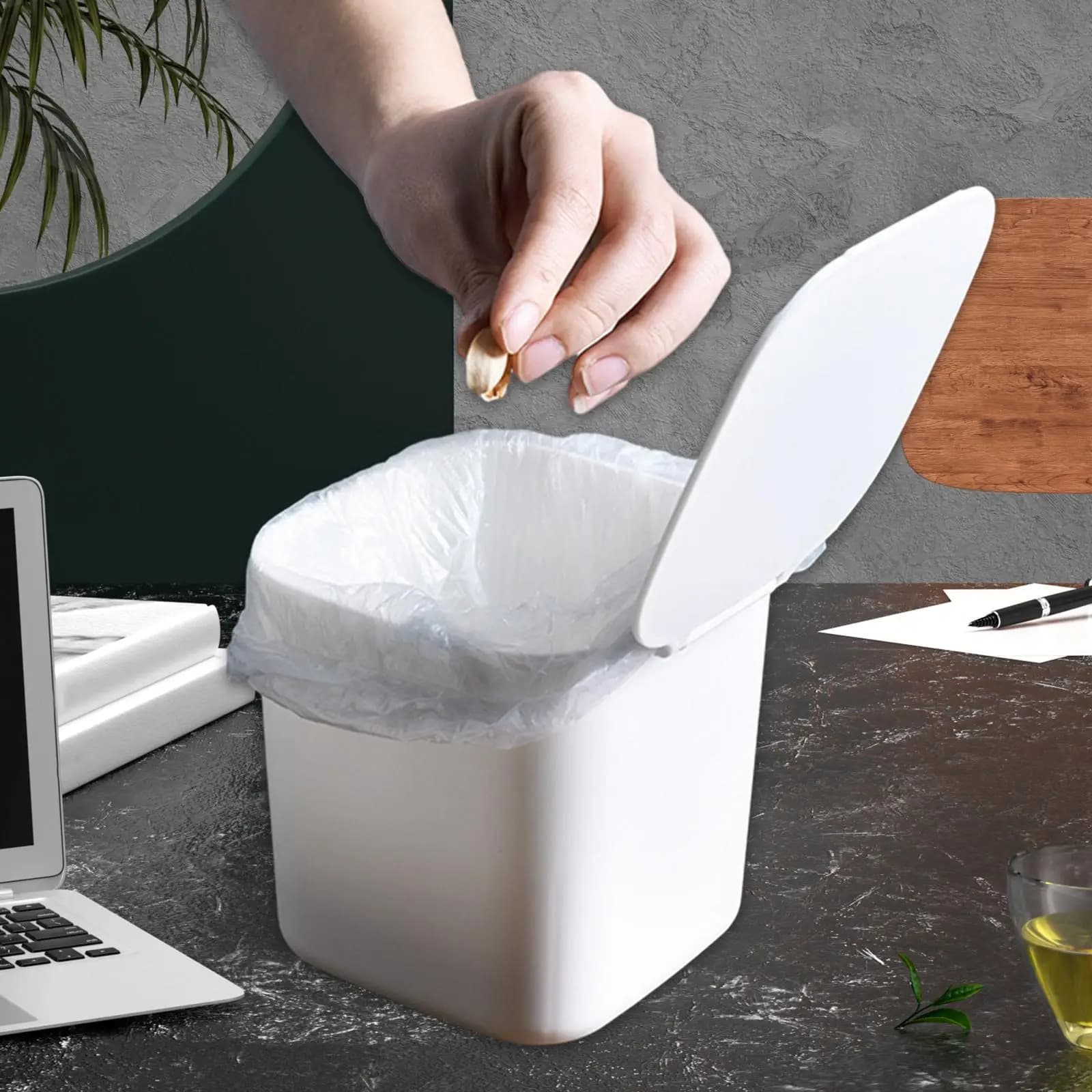 Mini pattumiera con coperchio Piccolo cestino per rifiuti da scrivania bidone della spazzatura per camera da letto ufficio bagno auto pattumiera portatile per il controllo degli odori