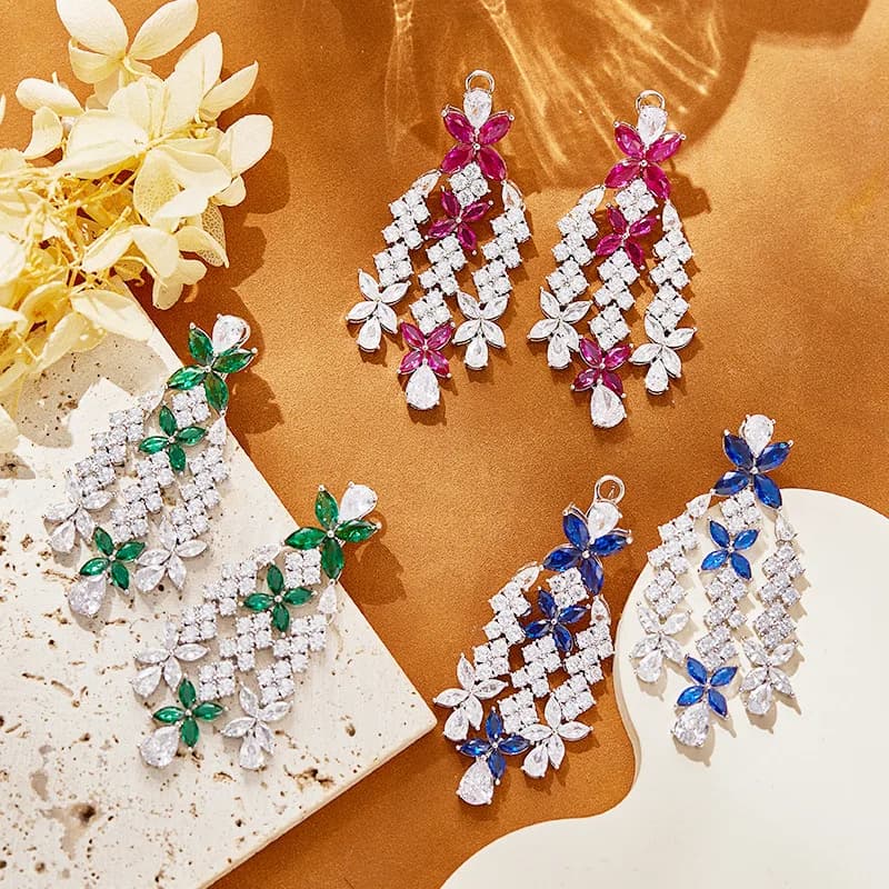 EYER Orecchini Pendenti di Lusso con Farfalla e Nappine in Zirconia Cubica AAA, Gioielli per Donne, Accessori per Matrimoni e Feste