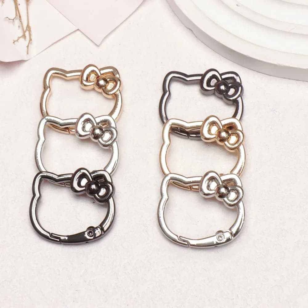 Carino Mini Moschettone Decorativo in Lega di Zinco Hello Kitty a Forma di Gatto con Fiocco, Accessorio per Bagagli, Giocattoli, Bambole e Regali