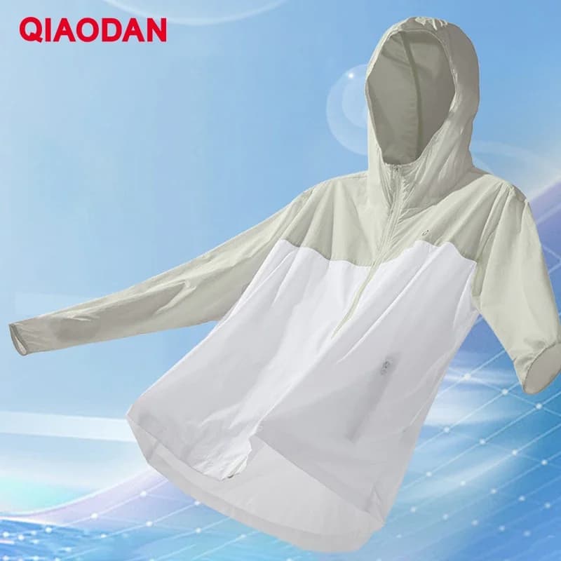 QIAODAN Cappotto moda uomo 2025 UPF100 + Giacca comoda con cappuccio casual traspirante XFD23241201