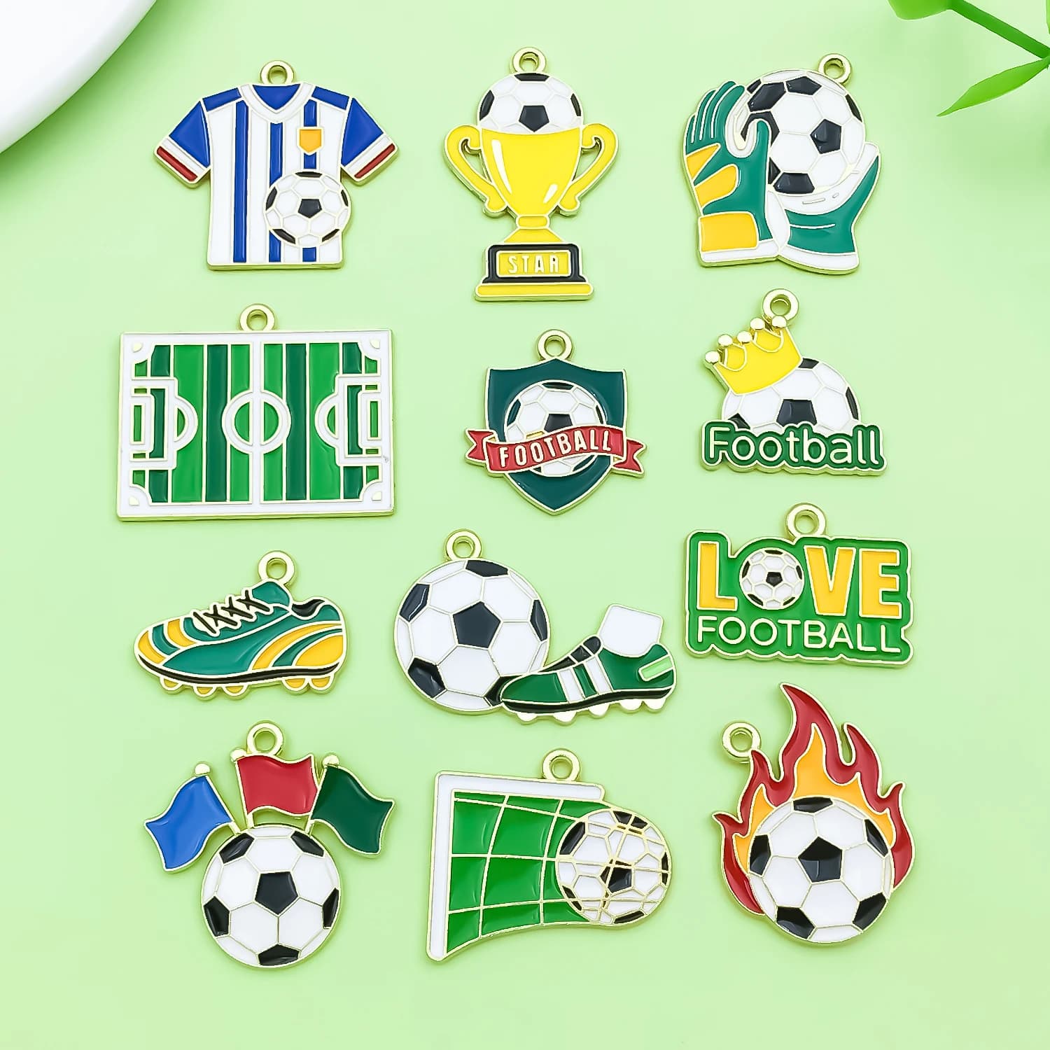 10/12 Pezzi Ciondoli Smaltati a Forma di Maglia, Scarpe, Trofeo in Lega per Bracciali e Collane Fai-da-Te, Accessori per Creazione di Gioielli