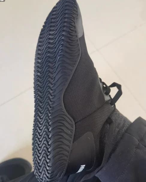 Professional pair of brand original crouched shooting shoes hard training shoes with rope for jumping yoga weight lifting shoes with fast lacing