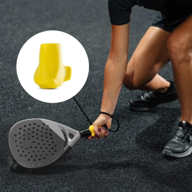 Il correttore portatile per impugnatura di racchette da tennis in silicone del marchio Peak è disponibile in tre colori e presenta un design antiscivolo.