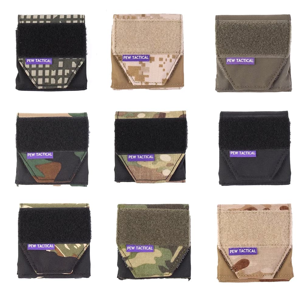 Small tactical belt carrying a small case, key, USB stick, mini case