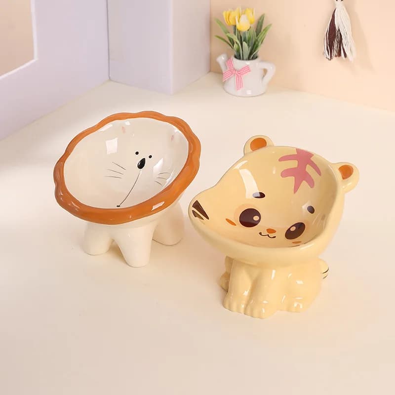 Ciotola per gatti in ceramica Piatto per alimenti per animali domestici con piedi alti anti-fuoriuscita con supporto per il collo dal design animale dei cartoni animati per cani gatti