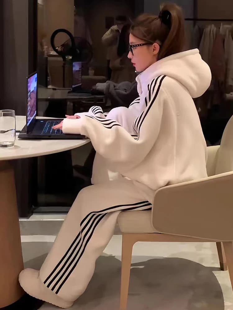 Spring 2026 Women's Casual Sportswear Set Loose Fit Wide Leg Pants Hoodie Two Piece Suite Comfortable High Waist Long Pants