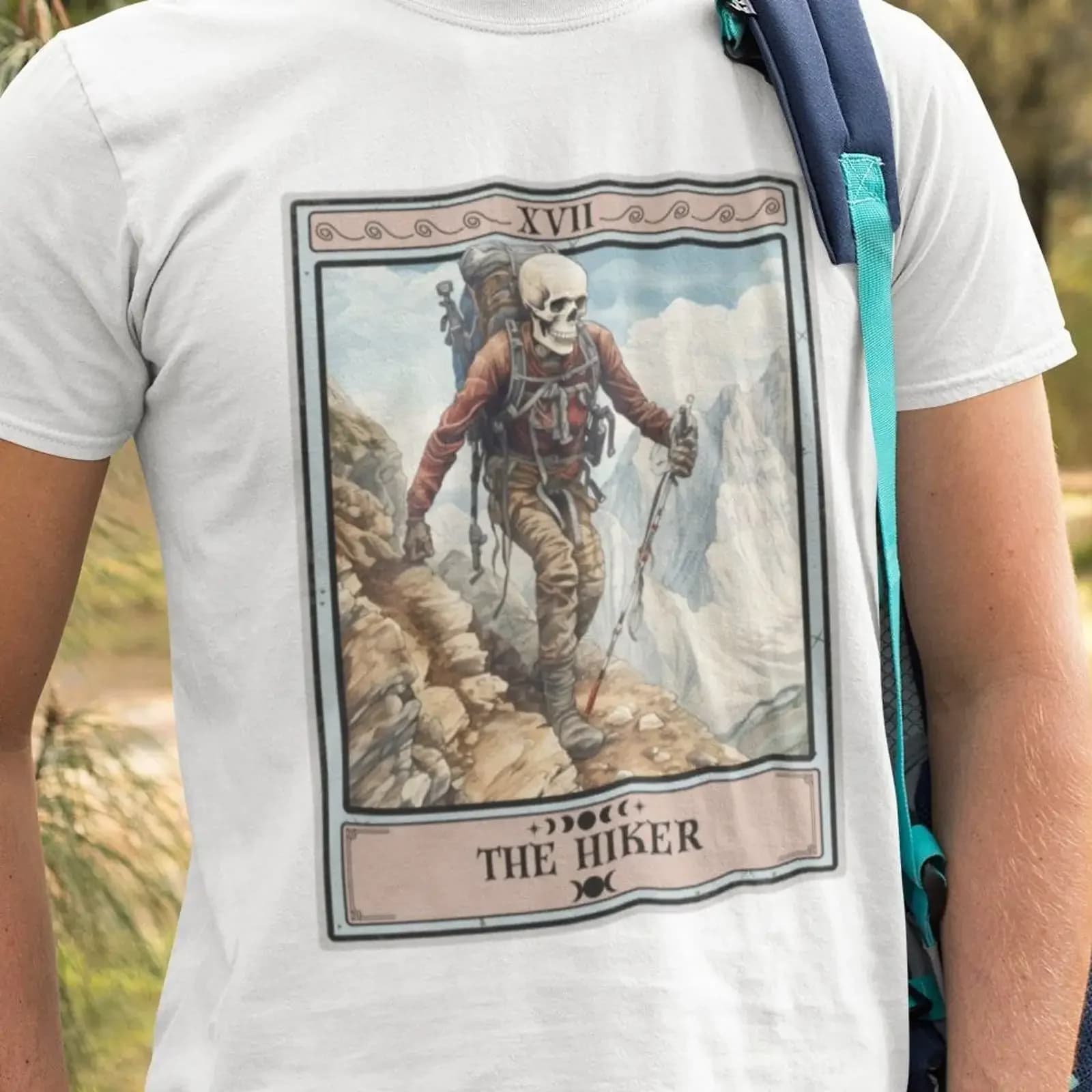 T-shirt da trekking The Hiker Tarot Card, vintage, lavata, elegante, versatile, per amanti del backpacking, abbigliamento di design, elasticizzata e traspirante