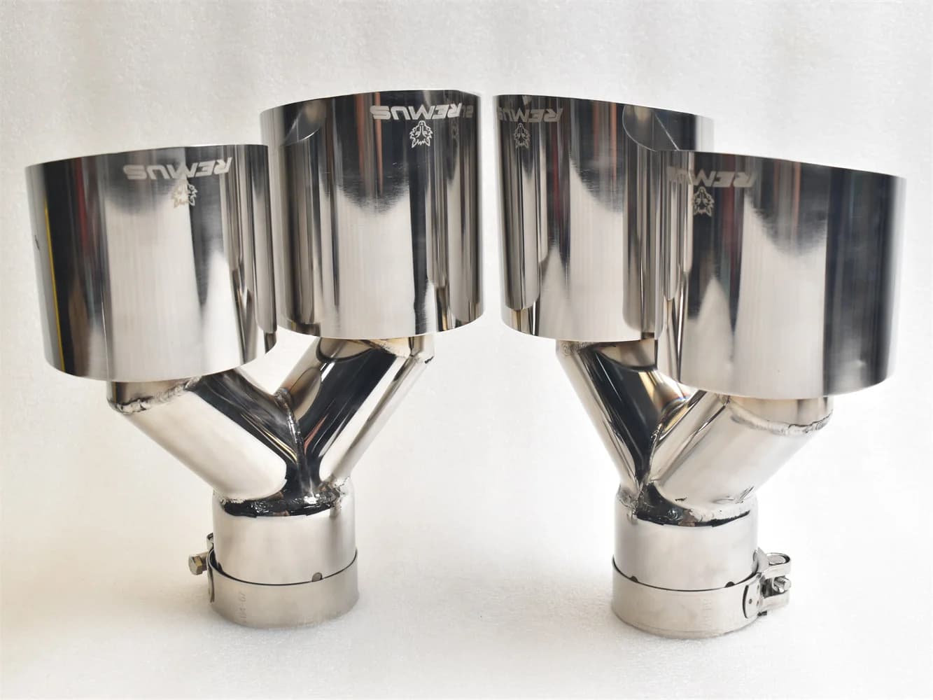 RE da 2,5" a 3,5" Doppia punta di scarico Lucida in acciaio 304 Punte per tubo di scarico sinistro e destro Spessore 1,2 mm Doppia per auto