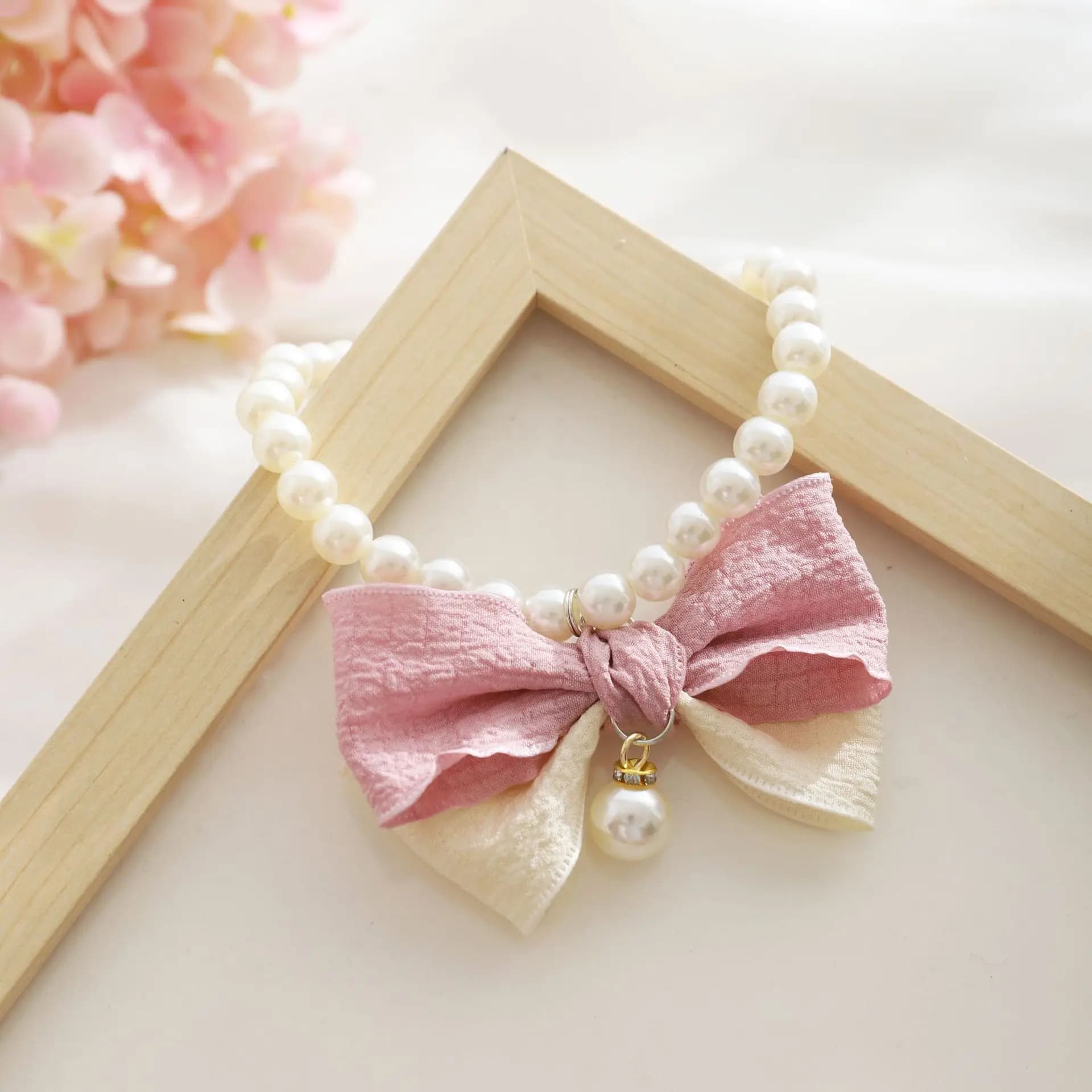 Stylish Collar Handmade with Pearls and Butterfly Pendant in Alloy, Adjustable for Dogs and Cats, Decorative accessory