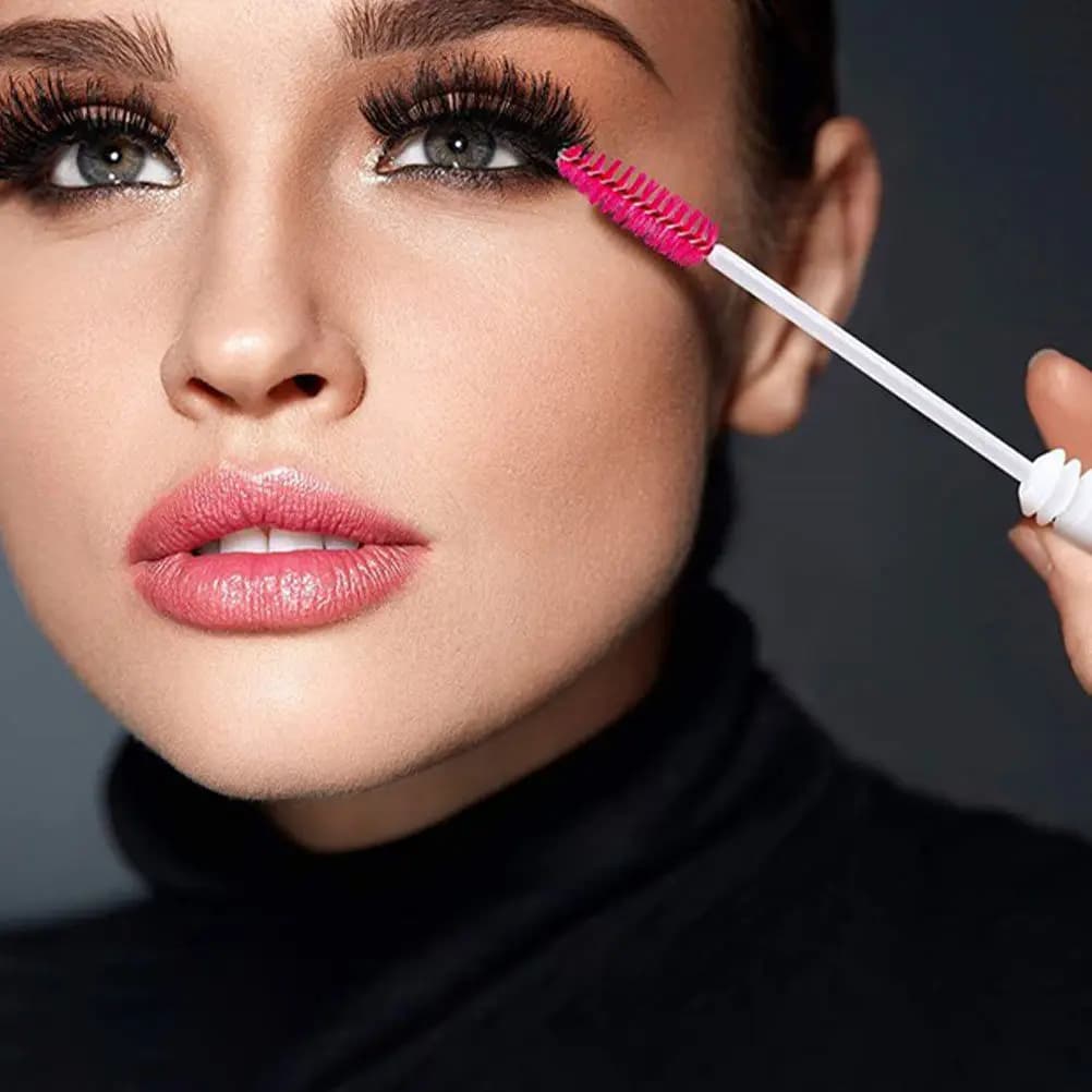 Set of 20-piece makeup tools, it includes pipes for eyelashes and containers for mascara.