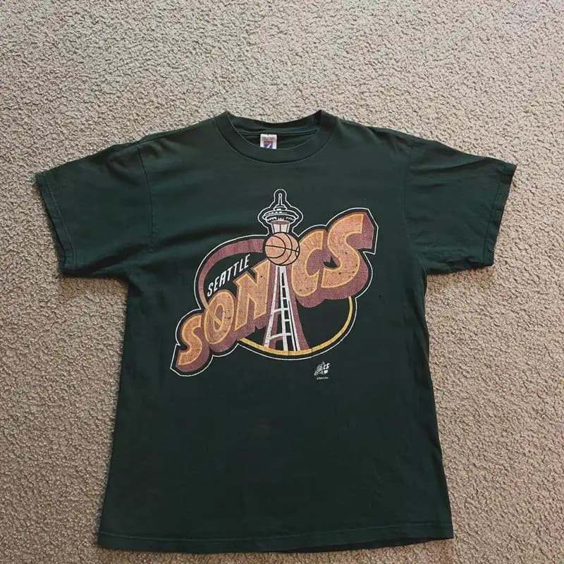 T-shirt verde foresta di basket con logo Seattle Supersonics