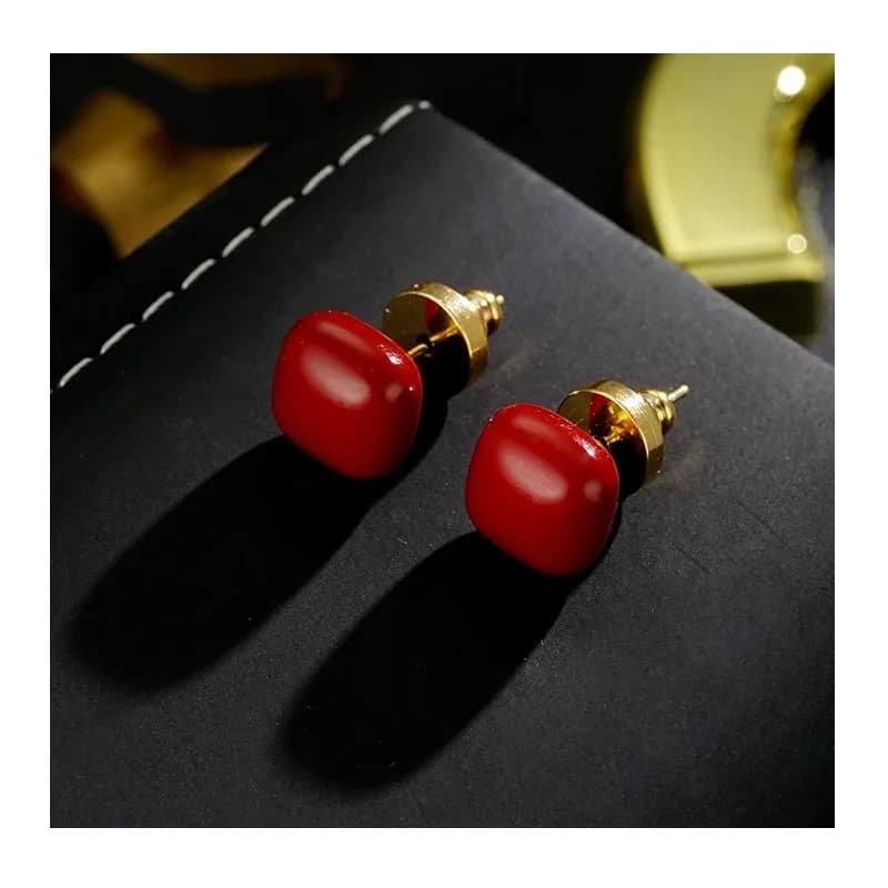 Niche Design Temperament Is Simple and Exquisite, High-end Square Beads, Small Stud Earrings ()