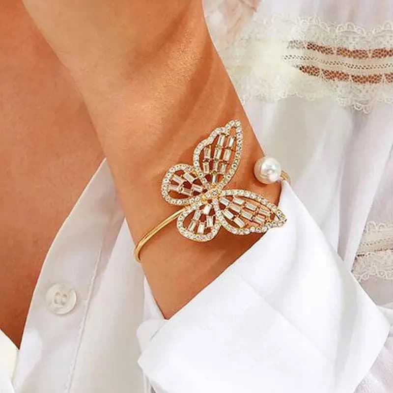 Bracciale a farfalla cavo elegante e alla moda, bracciale aperto regolabile con perle