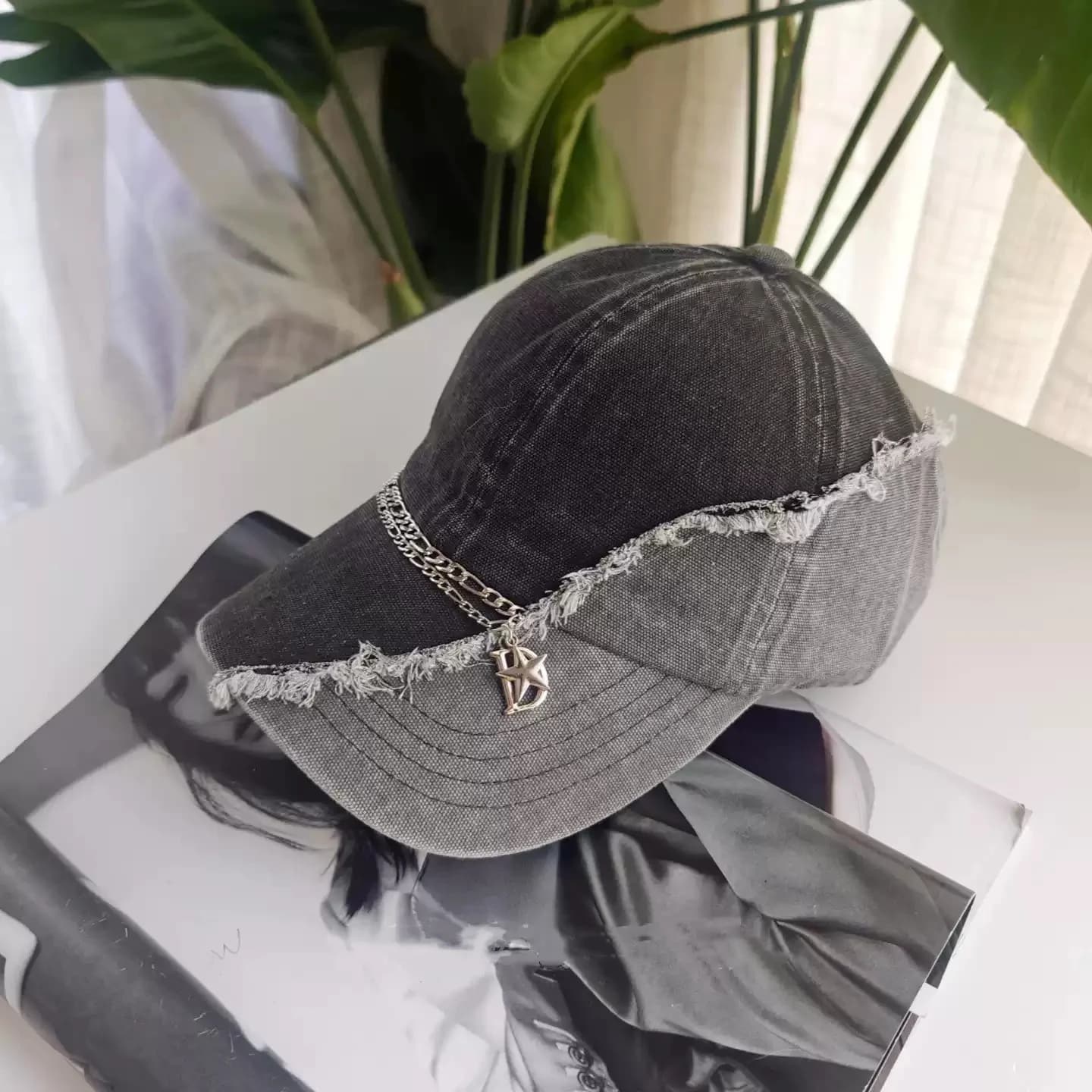 American Style Contrast Color Distressed Washing Baseball Caps Unisex Metal Chain Star Splicing Design Sun Protection Hats
