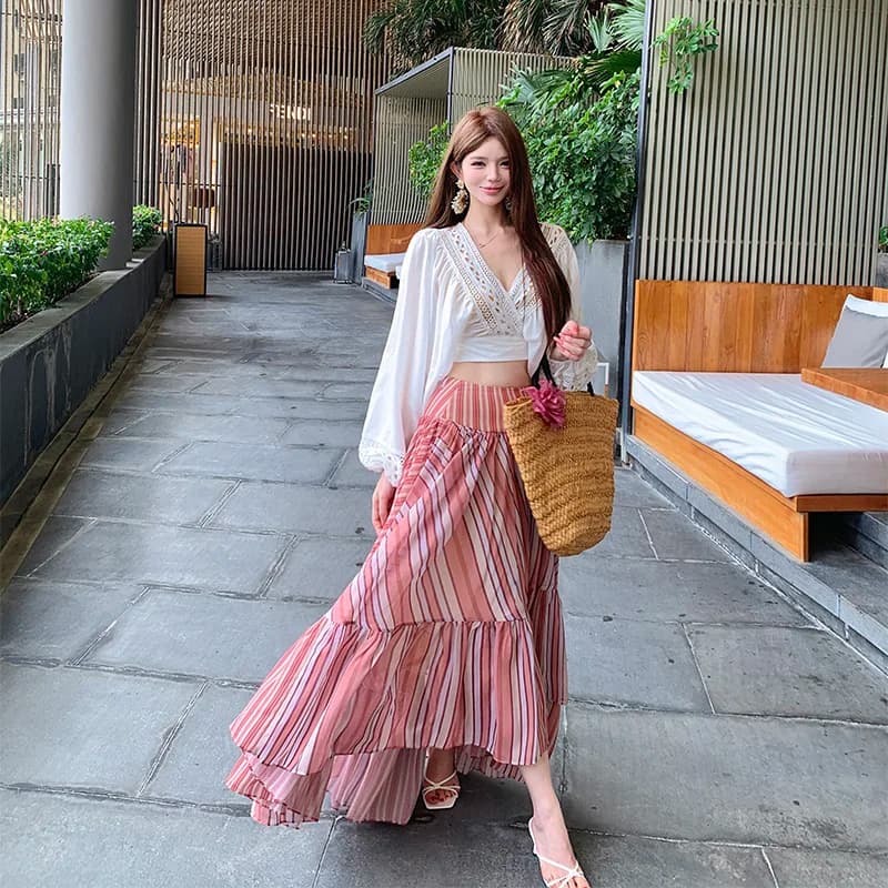 Set Coordinato da Donna per Vacanze e Viaggi: Top Ampio e Gonna Asimmetrica a Righe Rosse, Stile Casual Chic in Poliestere