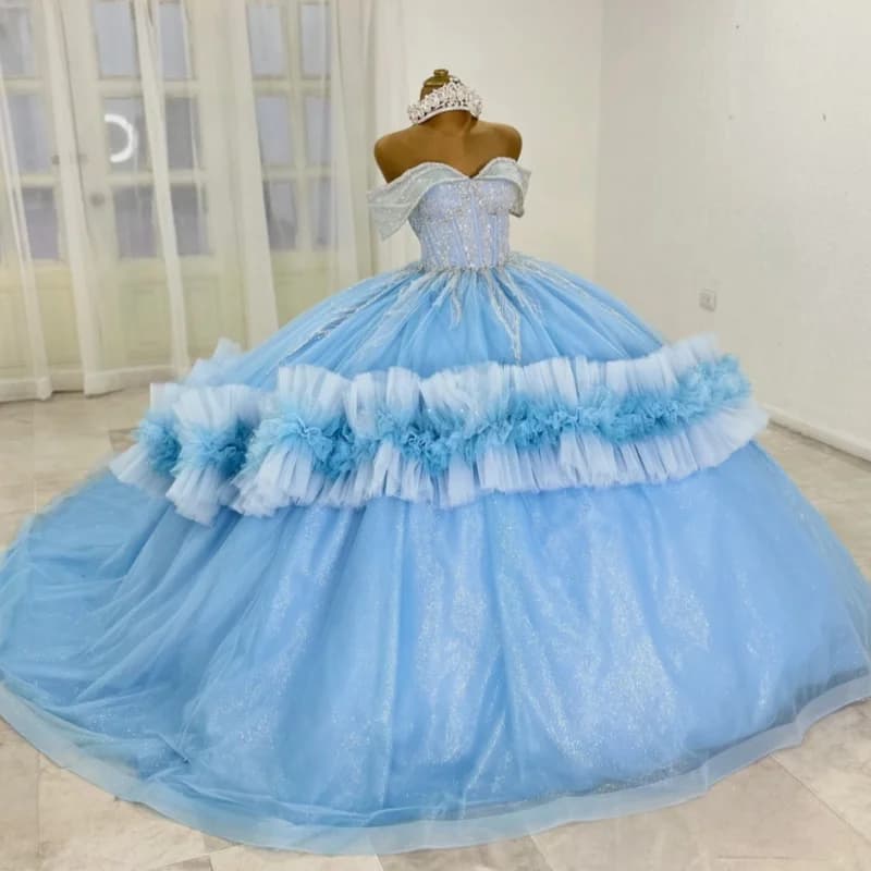 Abiti Quinceanera blu cielo personalizzati con spalle scoperte applique glitter di cristallo Coda lunga Fiore di pizzo Vestido 15 Quinceanera