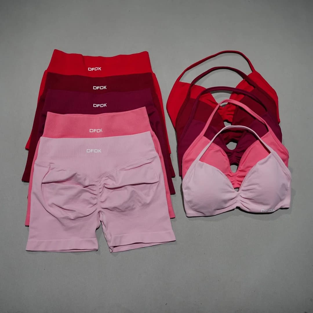 Completo sportivo DFDK a due pezzi, top reggiseno yoga con lacci, leggings corti slim, abbigliamento sportivo per palestra, ciclismo e corsa.