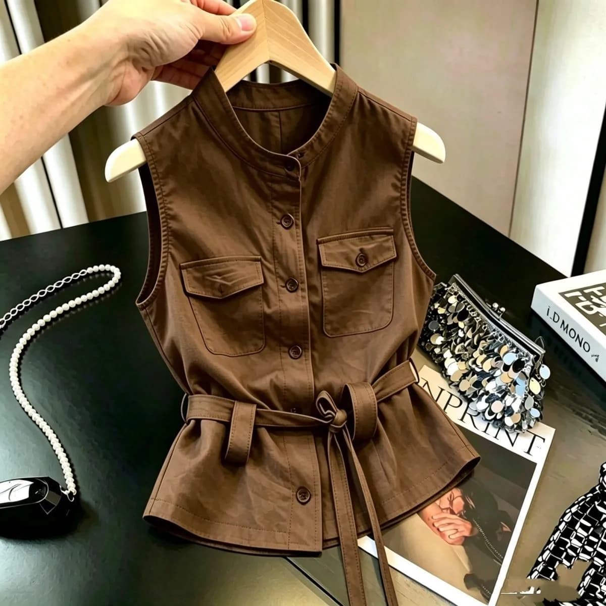 Elegant Belted Sleeveless Vest Women's Summer Fashion Design Age-Defying Old Money Style Waist-Cinching Cardigan Top