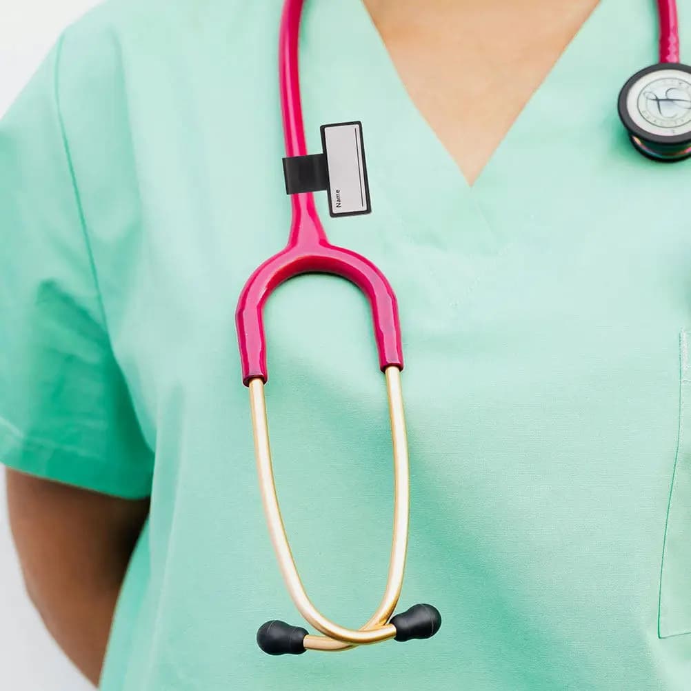 12 etichette per stetoscopio, supporti per identificazione in plastica ABS, facili da attaccare, etichette per attrezzature mediche, clip per identificazione infermieri