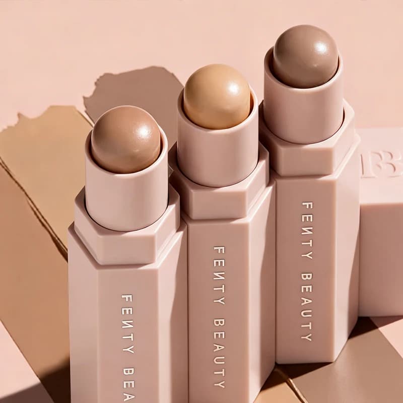 Fenty Beauty Match: Contouring a Sei Colori e Illuminante Bicolore Effetto Fine Flash per Scolpire, Definire, Illuminare e Donare Luminosità al Viso, Lunga Durata, Facile da Sfumare