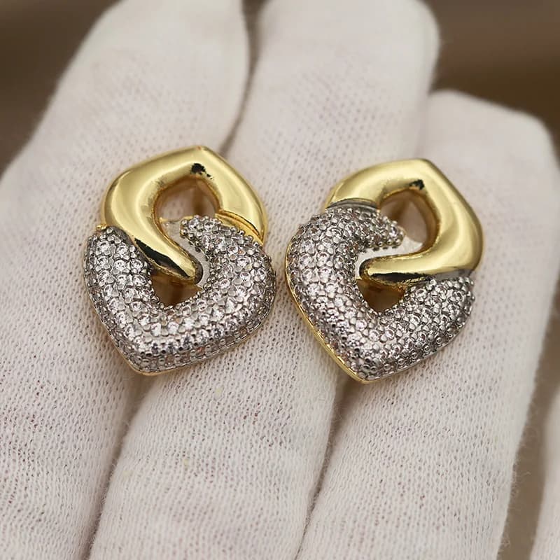 Orecchini a bottone con cuore in cristallo di nuovo design per la vista per le donne Gioielli di marca di moda Orecchini delicati con zirconi