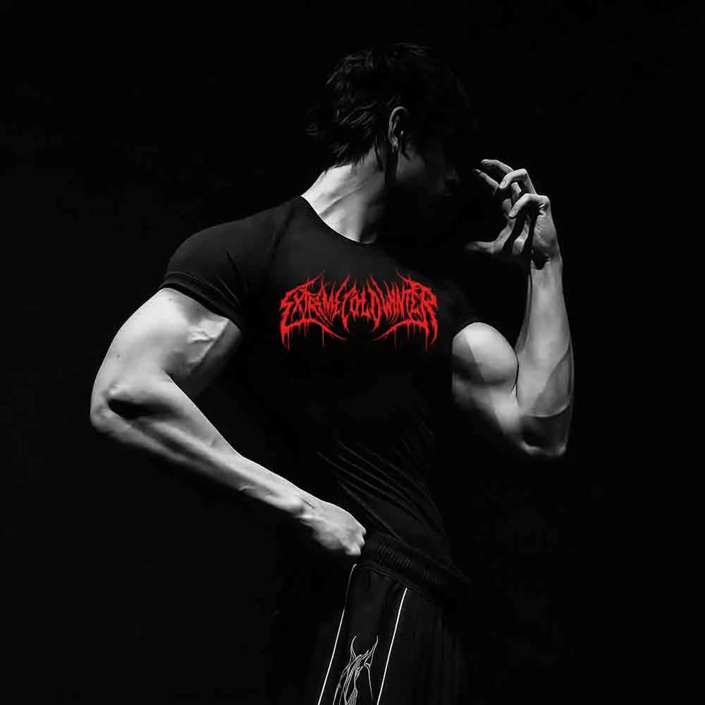T-shirt sportiva da uomo ad asciugatura rapida con stampa di spine rosse, elastica e traspirante, adatta per fitness, ciclismo e abbigliamento casual