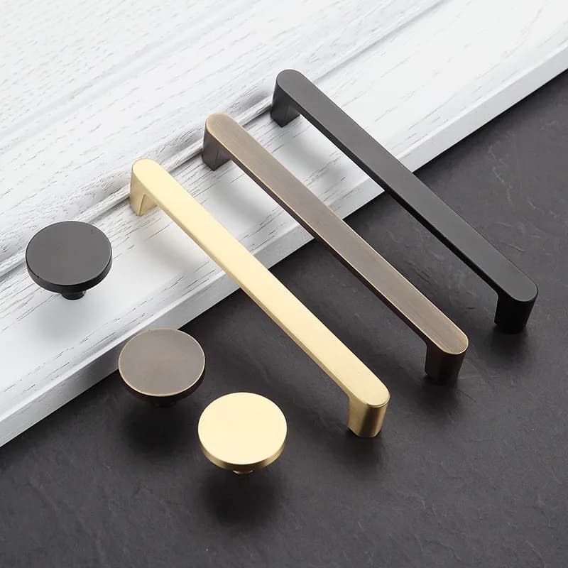 Moderno oro nero Coffer in rame puro per armadio da cucina Manopole per porte Maniglie per cassetti Ferramenta per mobili per armadio in ottone
