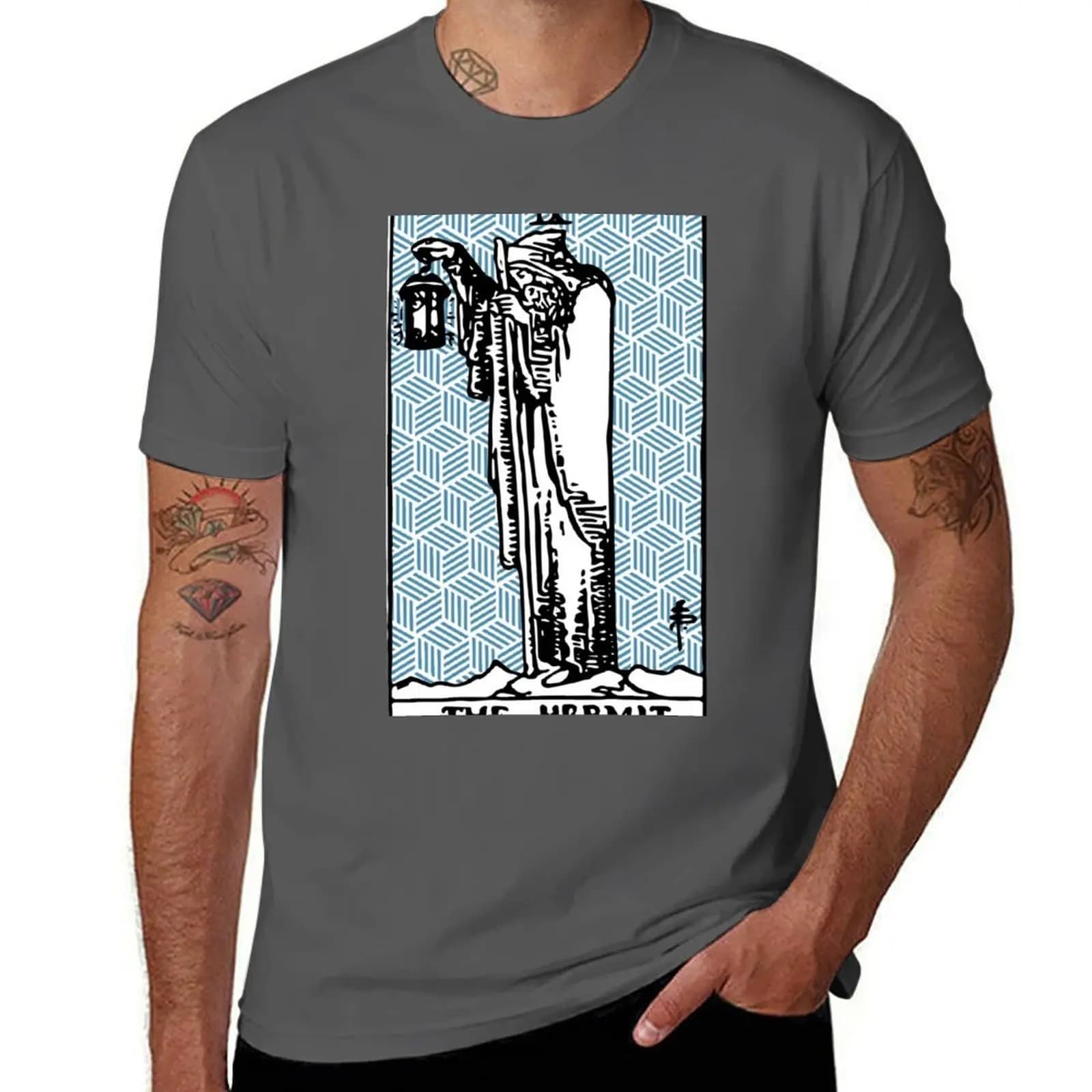 The Hermit - T-shirt con stampa geometrica di carte dei Tarocchi, modello basic per tutte le stagioni, tinta unita