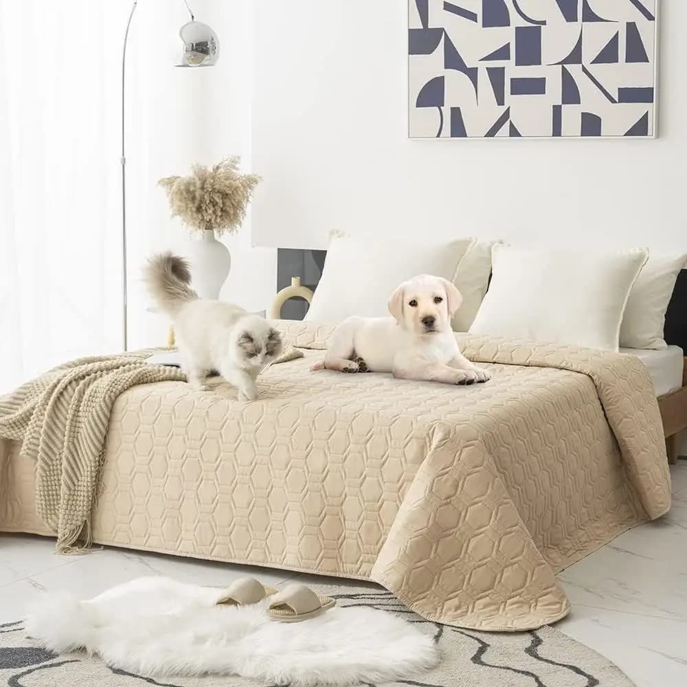 Coperta Impermeabile Antiscivolo Beige per Cani, Coperta per Animali Domestici e Protezione per Materasso Auto per Mobili e Divani (82x102)