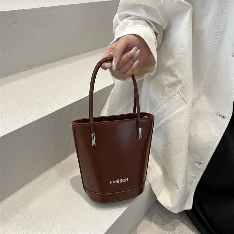 Borsa a secchiello casual da donna, borsa a tracolla versatile, nuova collezione estate 2025, stile coreano, alla moda ed elegante
