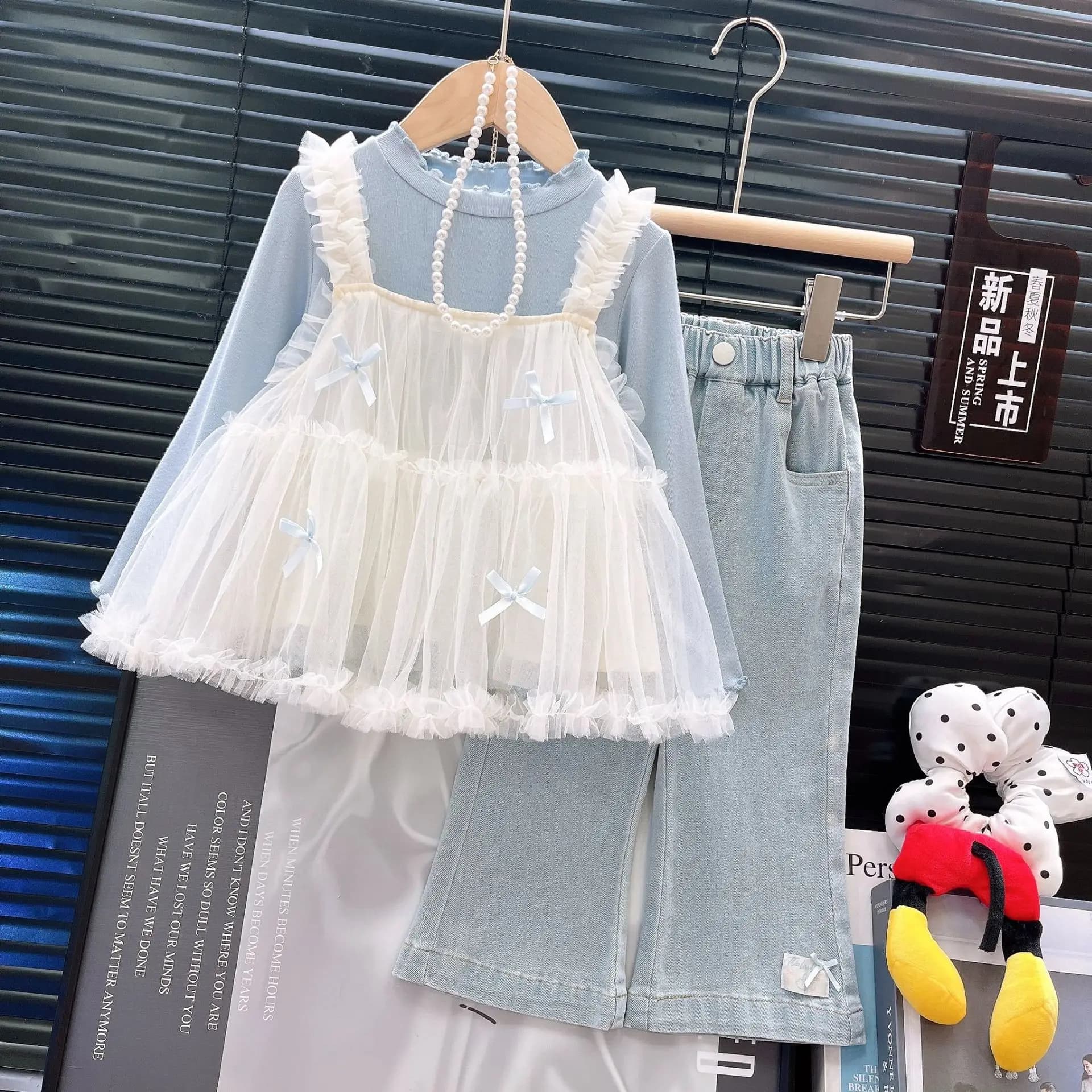 Set per Bambine 2026 Nuovo Stile Autunnale Maglietta Base Canottiera Gonna Versione Coreana Jeans Set Tre Pezzi Completi per Bambini
