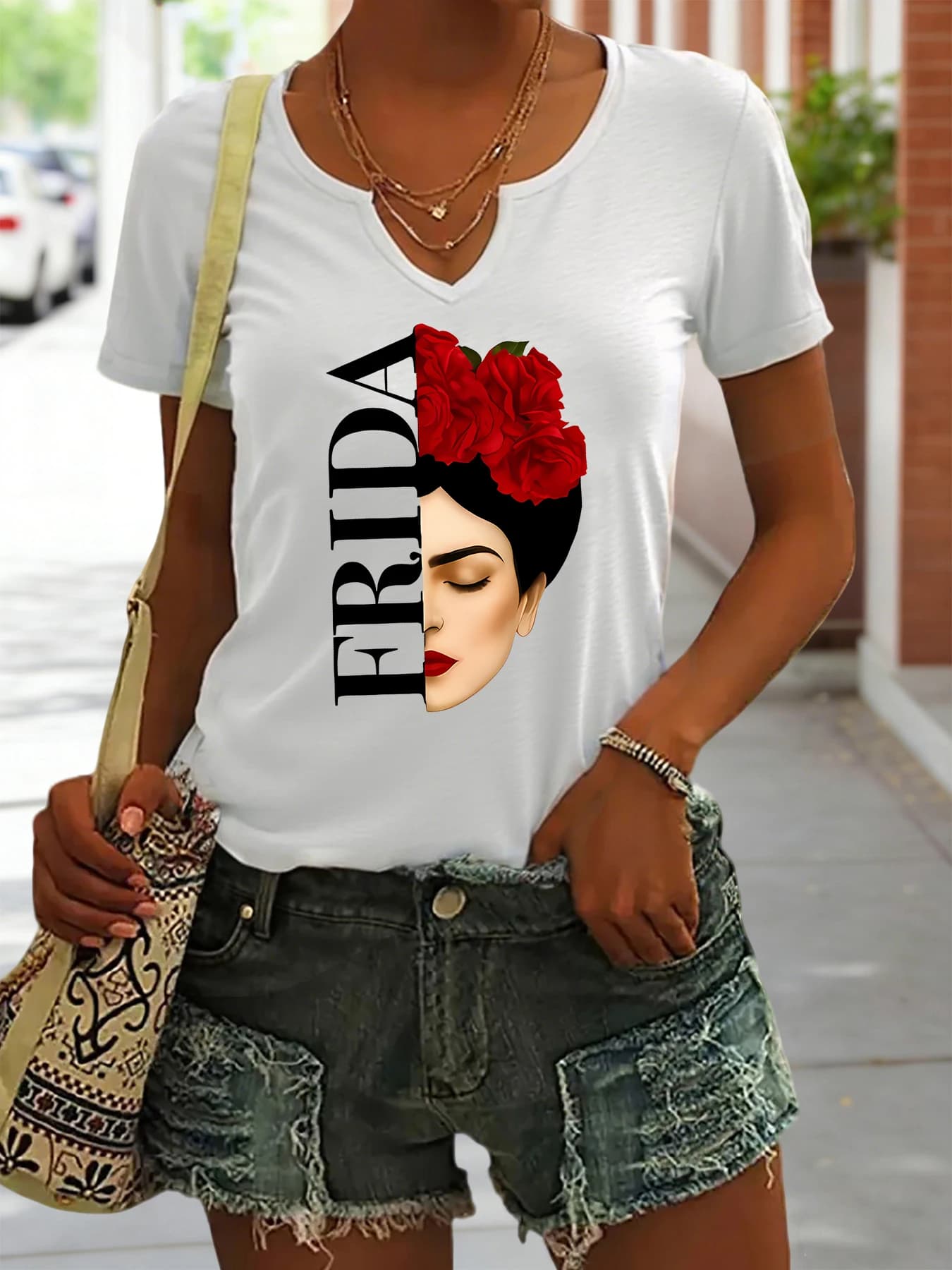 T-shirt estiva da donna a maniche corte con scollo a V, stampa Frida Kahlo con rose rosse, top artistico femminile alla moda casual