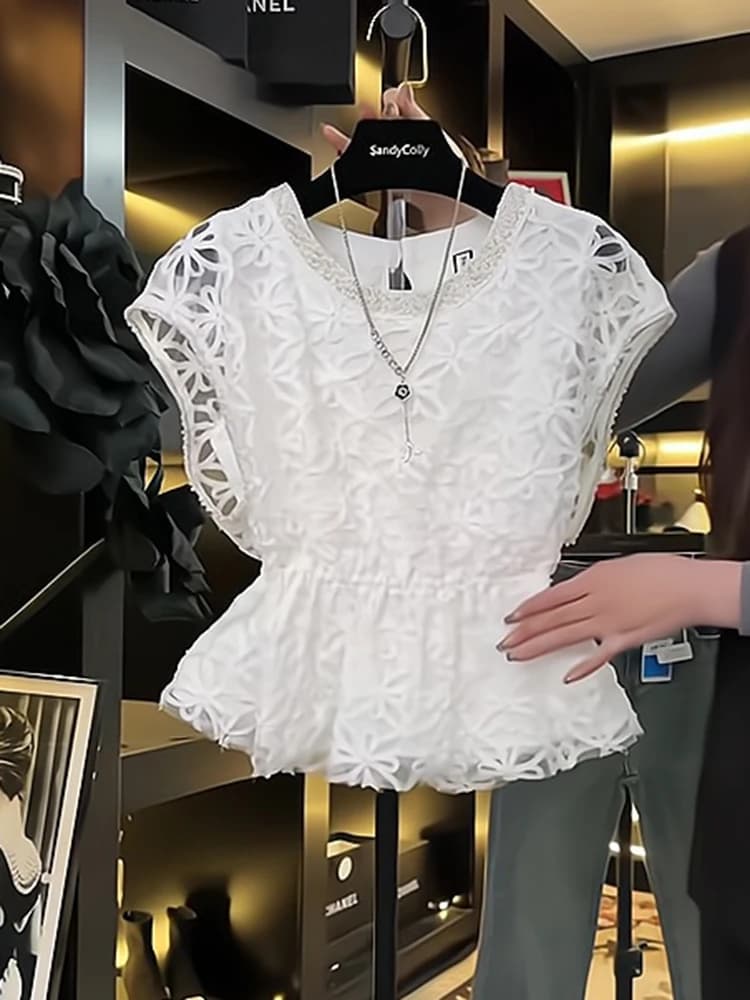 Elegante T-shirt da donna in pizzo bianco traforato a maniche corte, alla moda, slim fit, unico e bellissimo top corto, stile coreano, per il commuting
