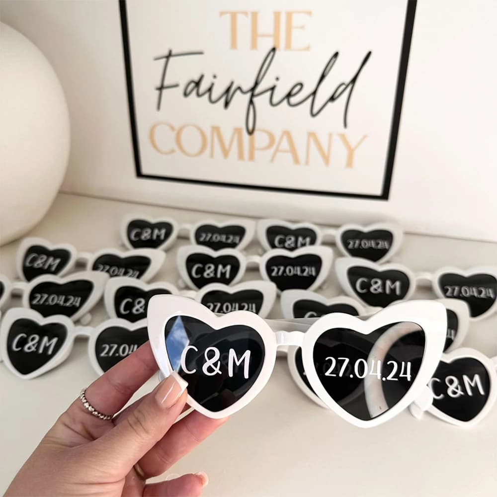 Occhiali da sole da sposa personalizzati Iniziali personalizzate Occhiali da sole con cuore d'amore Foto di matrimonio Prop Bomboniere da sposa Regali da damigella d'onore